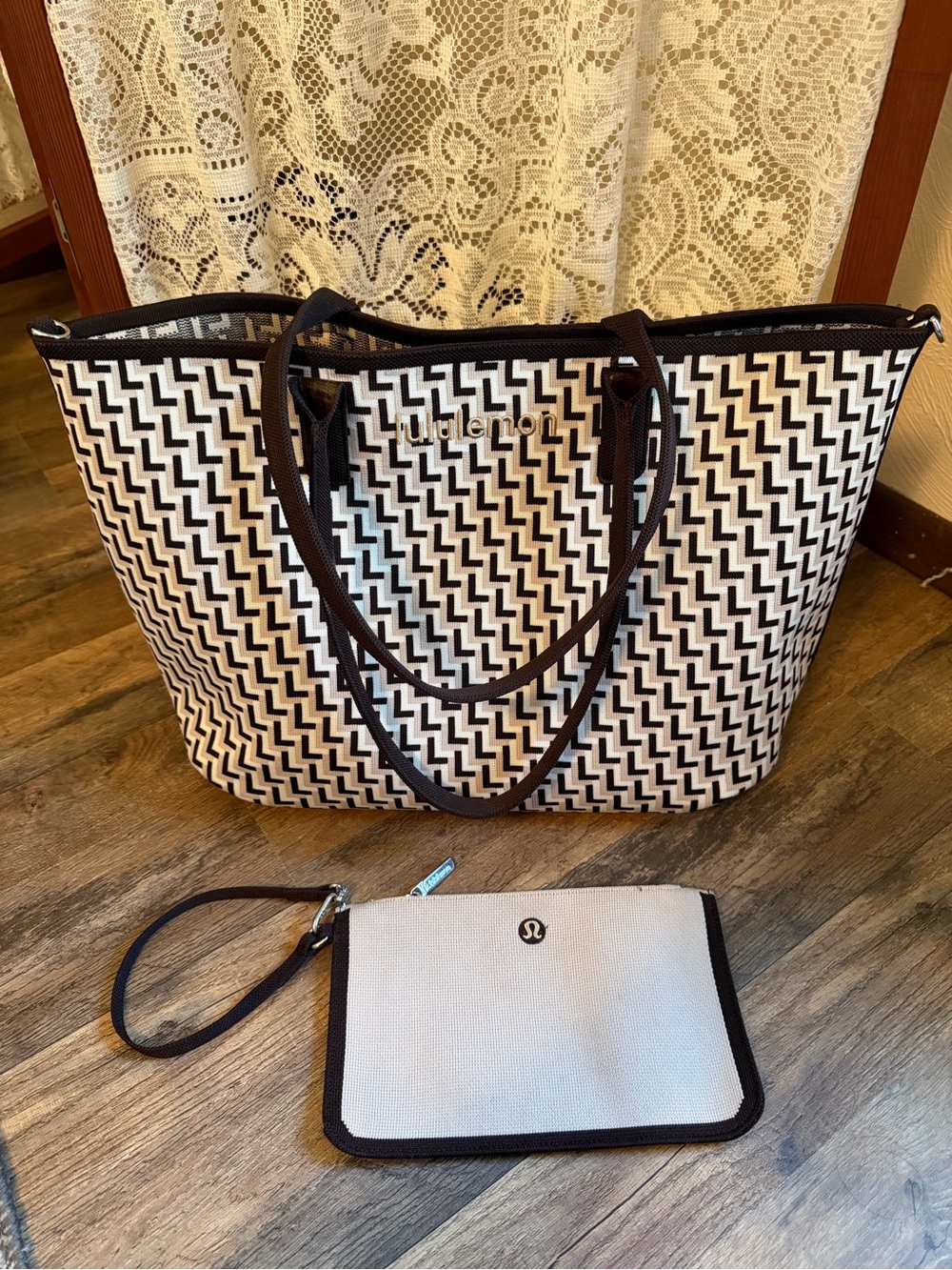 Large LuluLemon Bag Brown Chevron